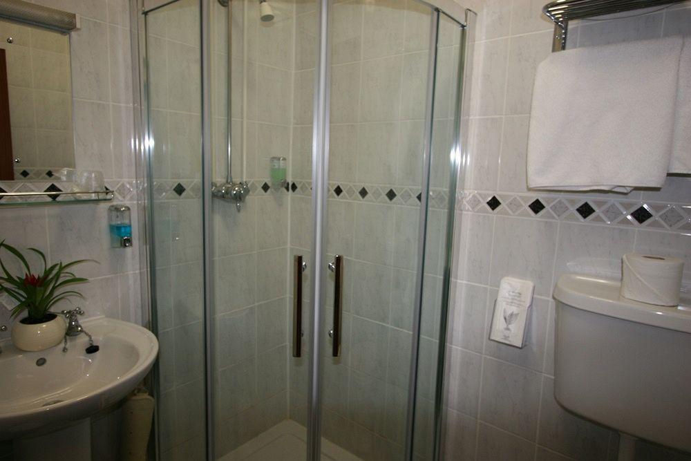 Grange Moor Hotel 3*