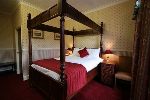 Grange Moor Hotel 3*