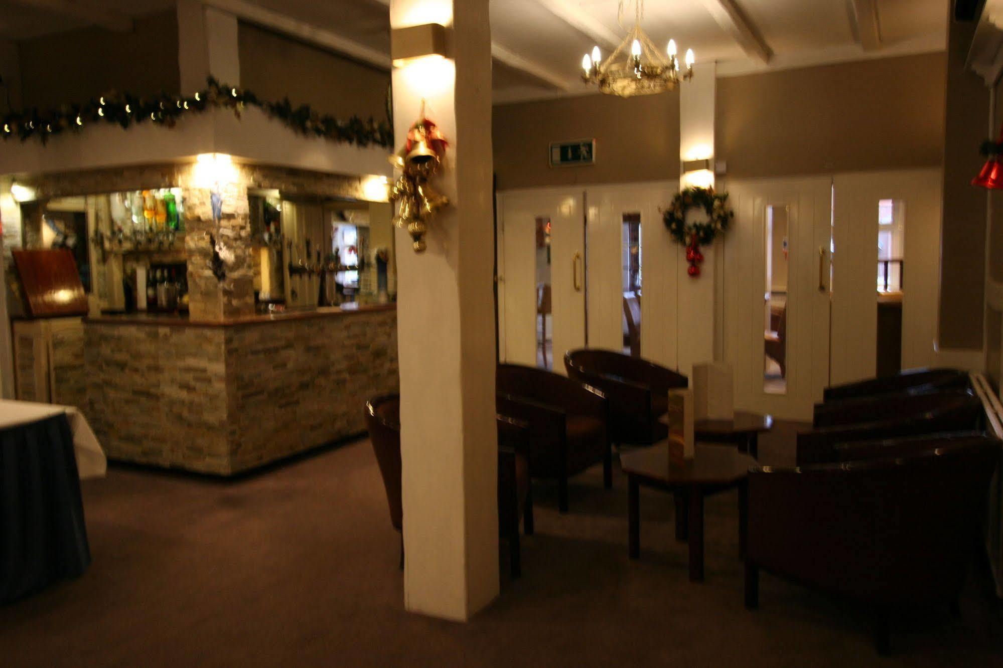 Grange Moor 3*