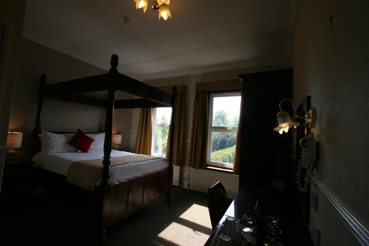 Grange Moor Hotel 3*