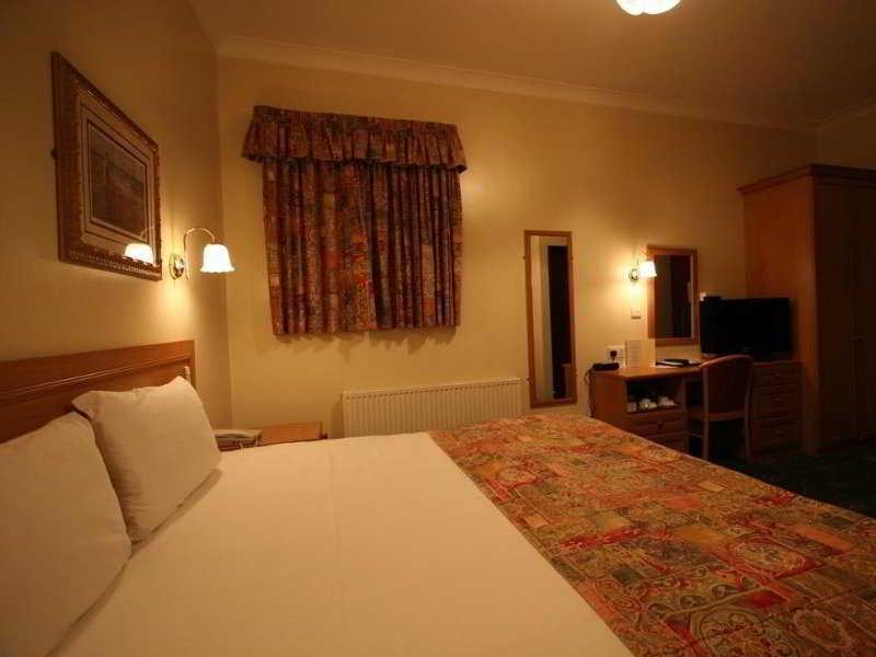 Grange Moor Hotel 3*